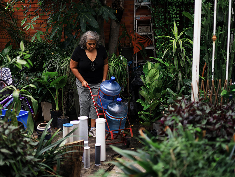 Crisis del agua en la ZMG: Colora, odorísima y sabora